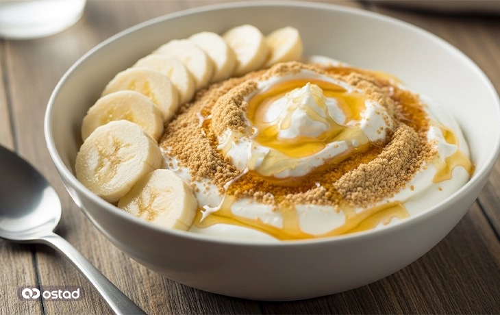 یک کاسه ماست یونانی به همراه پودر جوانه گندم